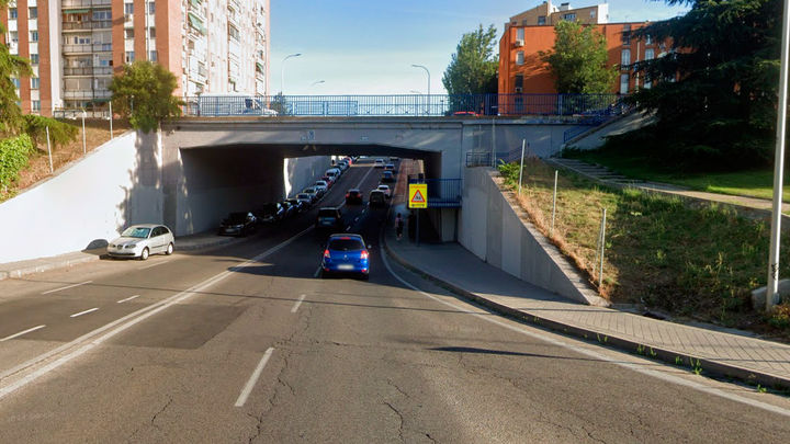 Paso subterráneo entre las calles Sanchorreja y calle de León / Google Maps