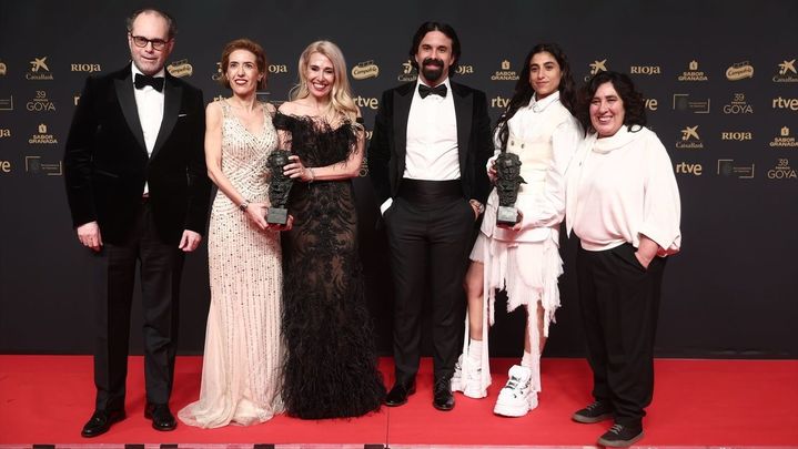 El equipo de 'La infiltrada' posa tras recibir el Goya a Mejor película y mejor Actriz principal / EUROPA PRESS