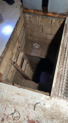 Entrada al túnel descubierto en una nave de Ceuta / GUARDIA CIVIL