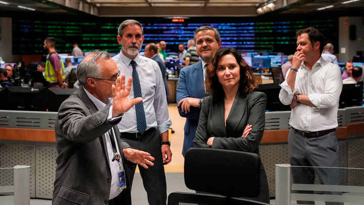 Ayuso  visita el  Puesto de Control Central del Metro de Madrid / @ComunidadMadrid