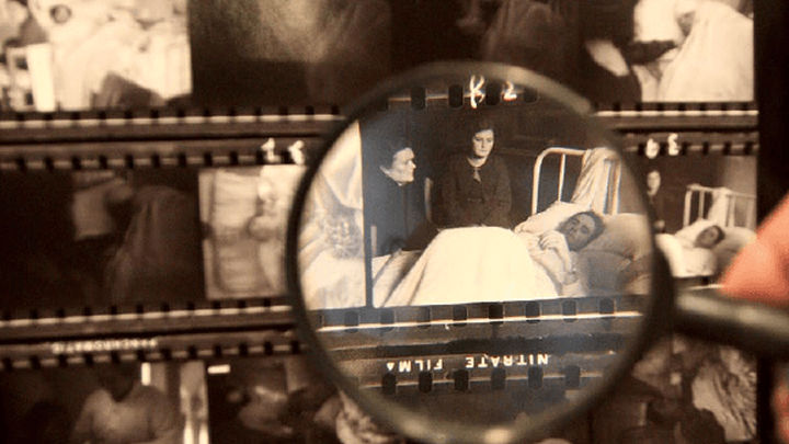 Detalle de la hoja de negativos de Gerda Taro en la morgue y hospital de Valencia / EFE