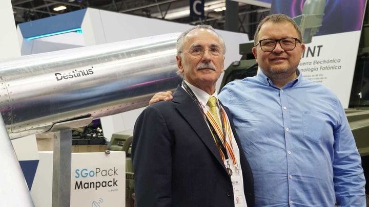 Luis Furnells, presidente de Grupo Oesía (izda), y Mikhail Kokorich, Fundador y CEO de Destinus / TELEMADRID