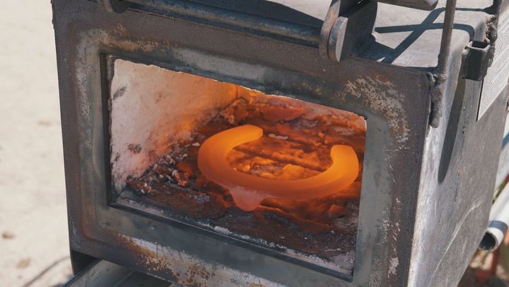 Horno de herraduras / Redacción