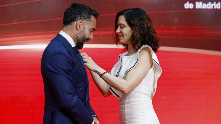 Dani Carvajal e Isabel Díaz Ayuso / EFE
