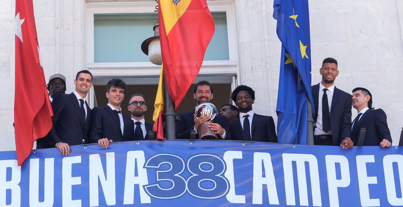 El Real Madrid de baloncesto, en la Real Casa de Correos / EFE