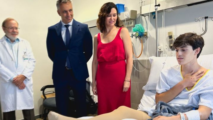Isabel Díaz Ayuso y Carlos Novillo visitan a Sergio Rollón en el hospital / TELEMADRID