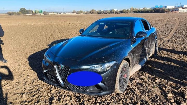 El vehículo utilizado fue localizado en un campo de sembrado en la vecina localidad de San Fernando de Henares / REDACCION